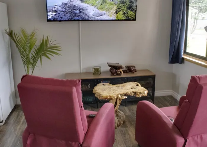 Redwood Cul De Sac Beach Retreat Jumping Mat Firepit Gazebo Grill Air Conditioning Bikes 4 Tvs