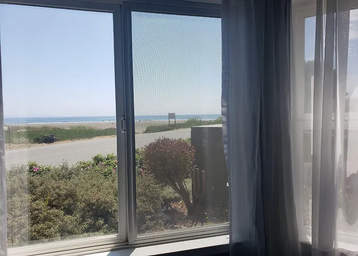 Anchor Beach Inn