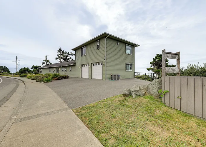Crescent City Getaway W/ Panoramic Ocean Views!